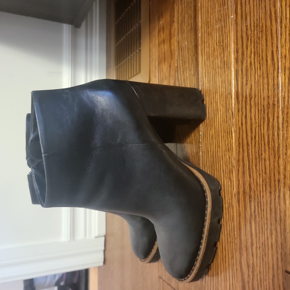 Leather bootie - Picture 2 of 4